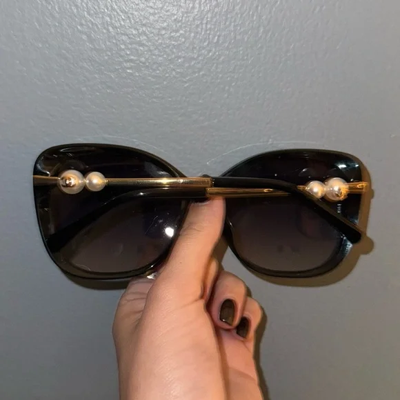 Chanel sunglasses!! - Picture 1 of 7